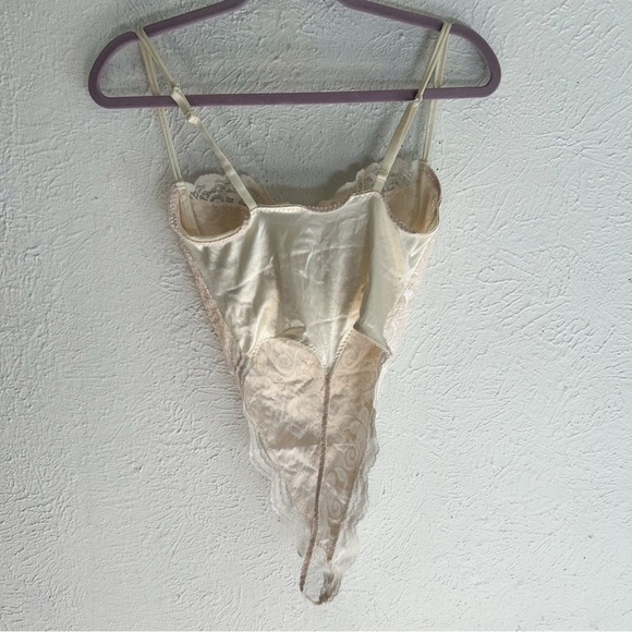 Vintage Victoria’s Secret Lace Bodysuit 34B – Made in USA Ivory NWT - Picture 3 of 7